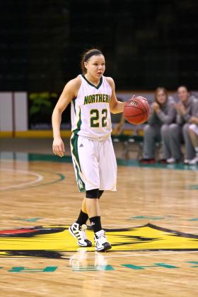 Senior guard Chelsea Lyons