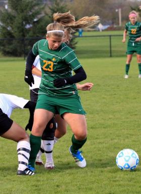 Kim Rietveld battles for the ball.