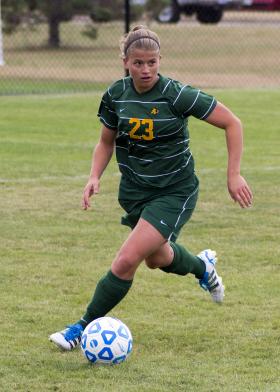 Kim Rietveld carries the ball upfield.