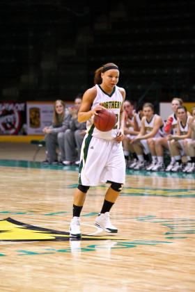 Senior guard Chelsea Lyons