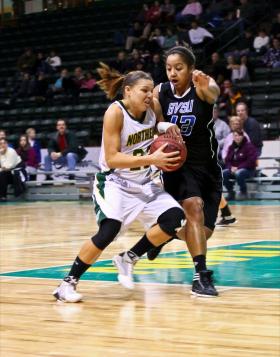 Senior guard Chelsea Lyons