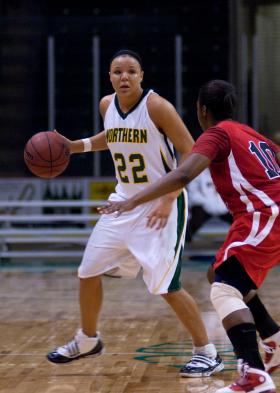 Senior guard Chelsea Lyons