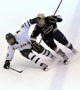 Stephan Vigier battles for position.