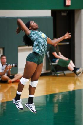 Junior setter Kellisha Harley.