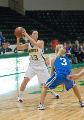 Senior forward Hillary Bowling