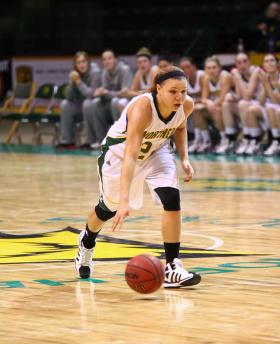 Senior guard Chelsea Lyons